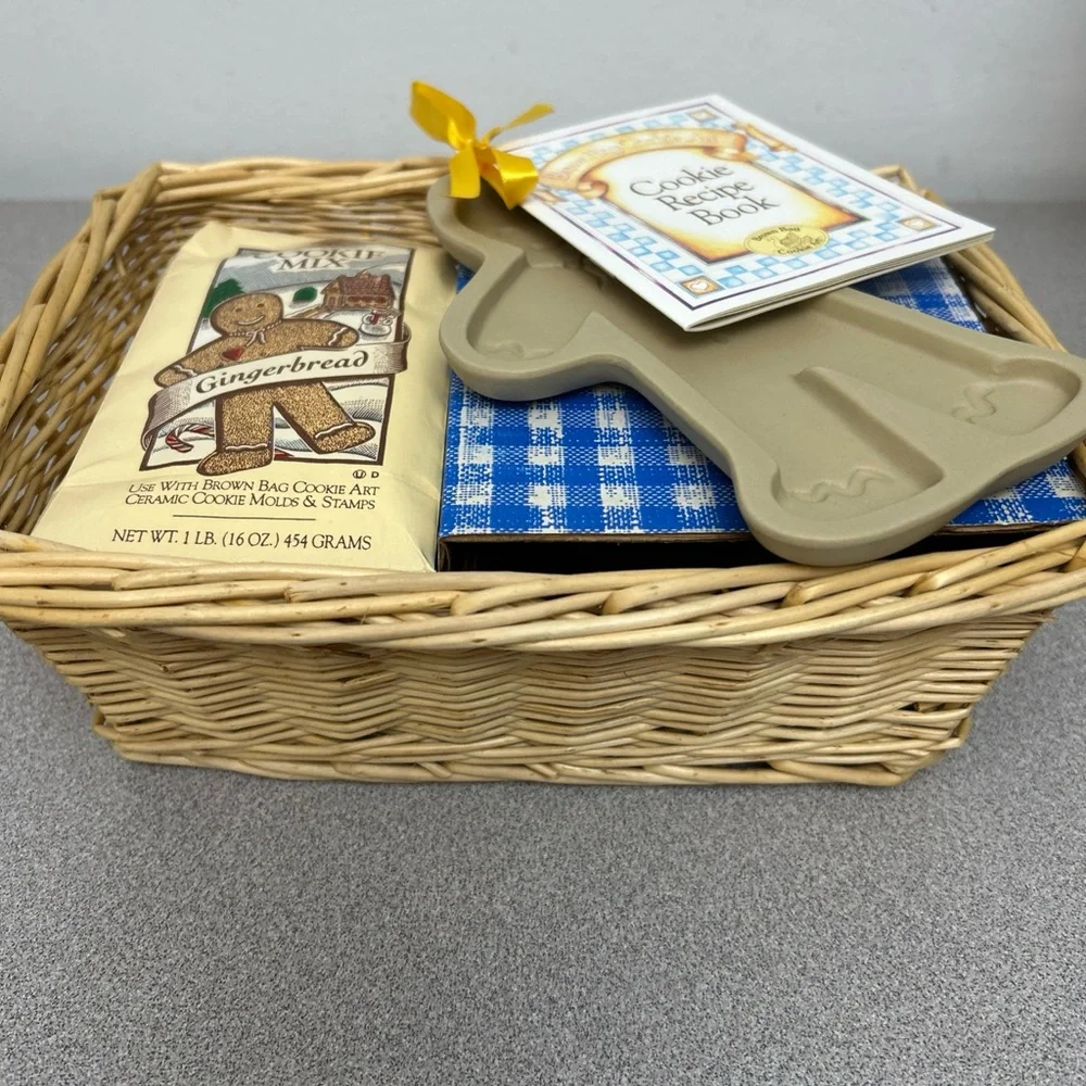 Brown Bag Cookie Art stoneware gingerbread man‎ mold and mix
